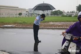 Đại gia Nhật bán xăng cúi chào khách mua tại thị trường Việt Nam